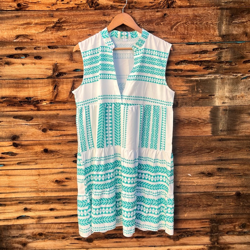 UNBRANDED | Sleeveless White and Teal Patterned Dress XL
